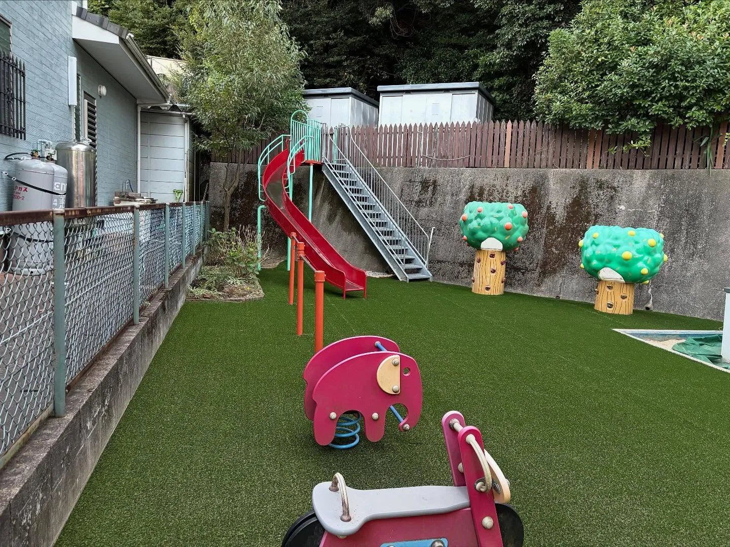 長崎市末石町の保育園で人工芝の敷設しました😊